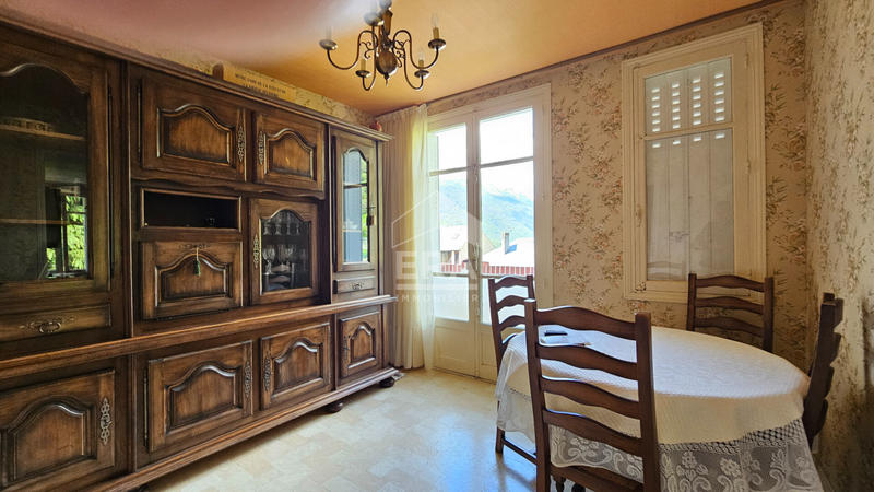 Maison - 313 m² - 12 pièces