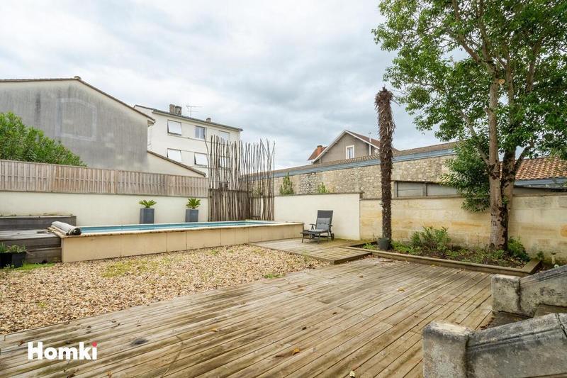 Maison - 270 m² - 8 pièces