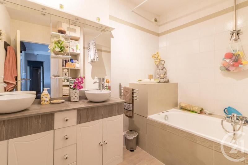 Appartement - 101 m² - 5 pièces