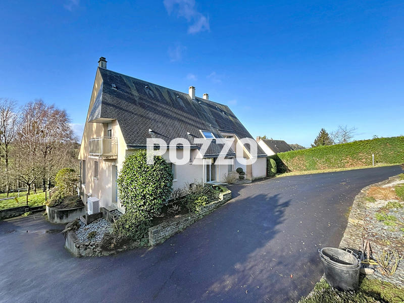 Maison - 177 m² - 9 pièces