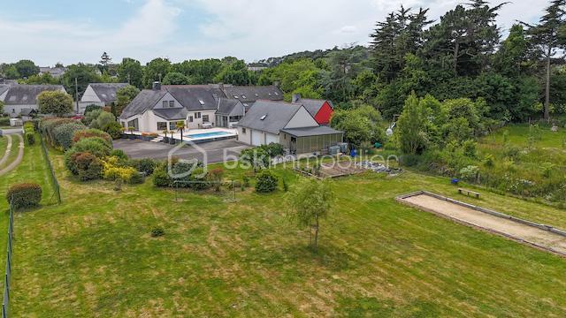 Maison - 200 m² - 7 pièces