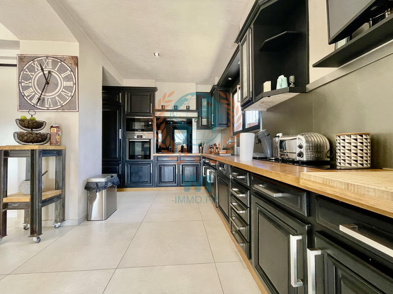 Maison - 170 m² - 8 pièces