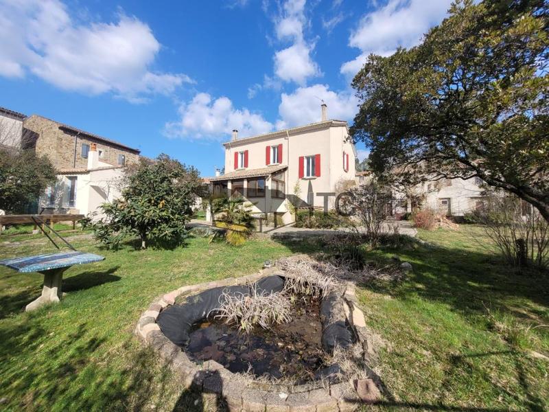 Maison - 268 m² - 6 pièces