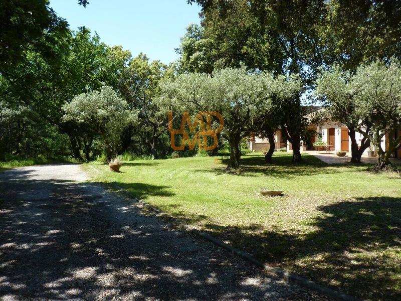 Propriété - 222 m² - 6 pièces