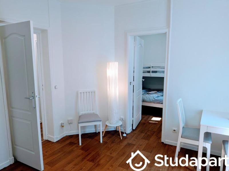 Chambre - 10 m² - 1 pièce