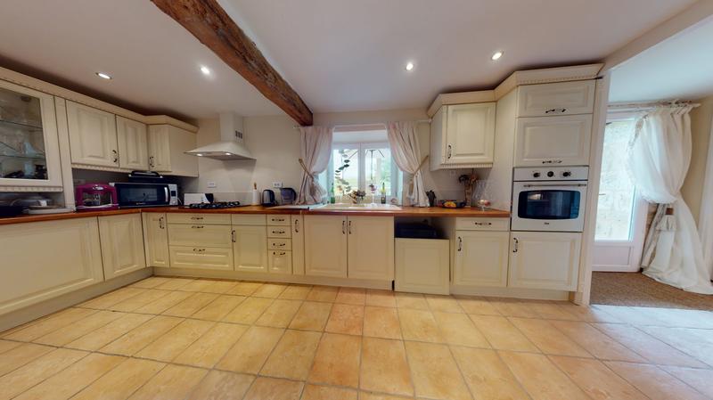 Maison traditionnelle - 285 m² - 13 pièces