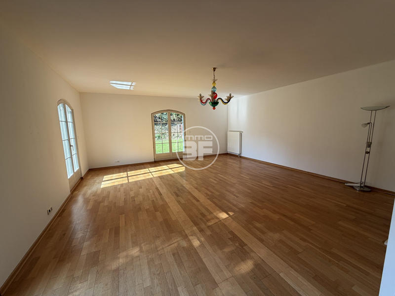 Maison - 211 m² - 8 pièces