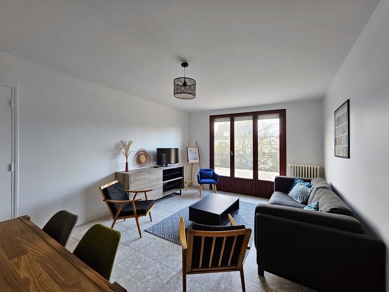 Maison traditionnelle - 190 m² - 8 pièces