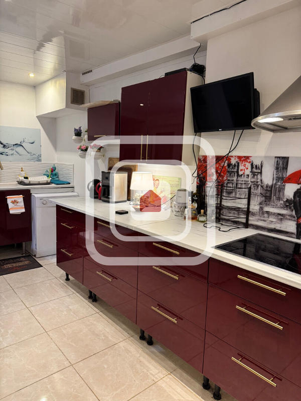 Maison - 218 m² - 10 pièces