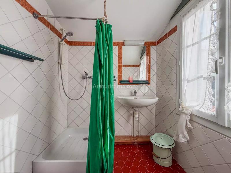 Maison - 257 m² - 9 pièces