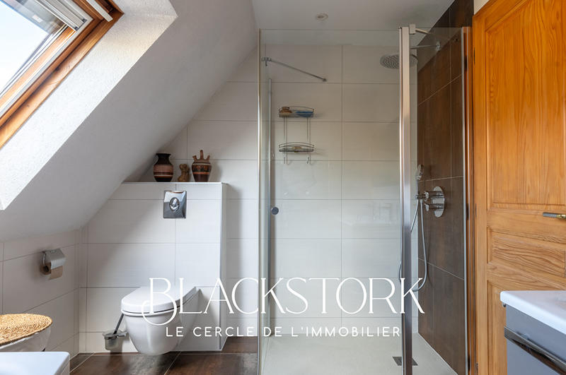 Maison - 202 m² - 6 pièces