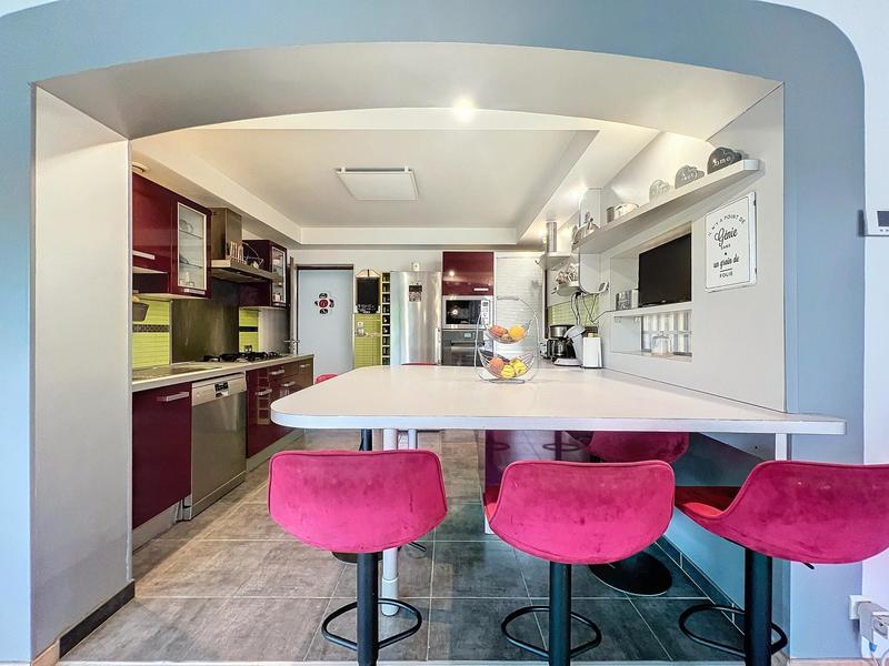 Maison - 210 m² - 6 pièces