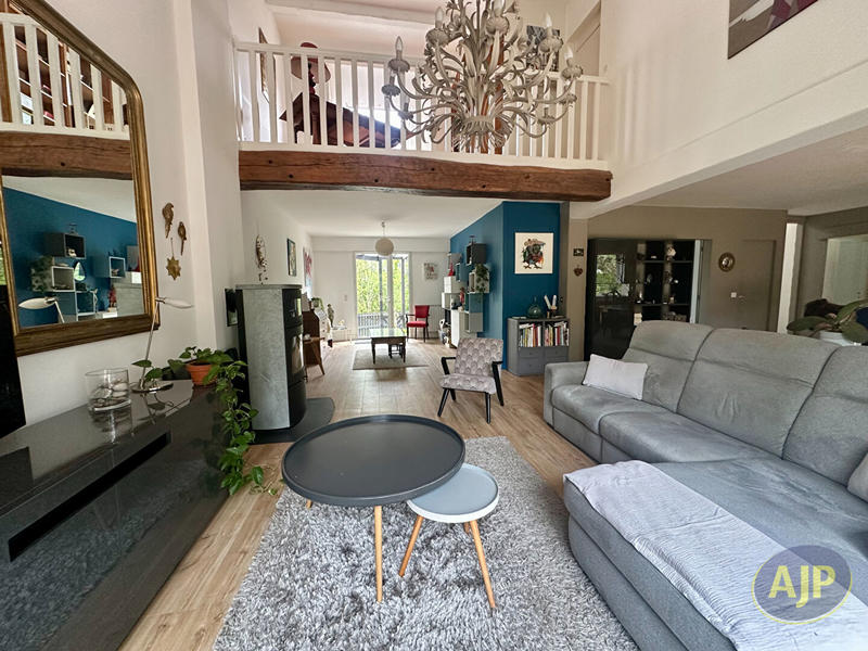 Maison - 180 m² - 8 pièces