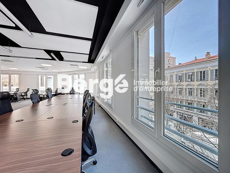 Bureau - 80 m² - 1 pièce