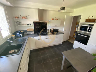 Maison - 200 m² - 8 pièces