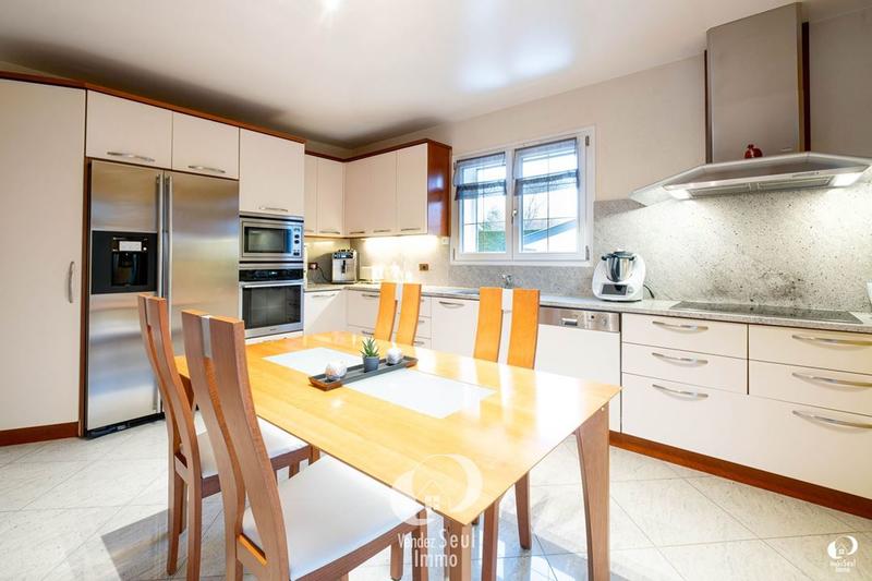 Maison traditionnelle - 274 m² - 8 pièces