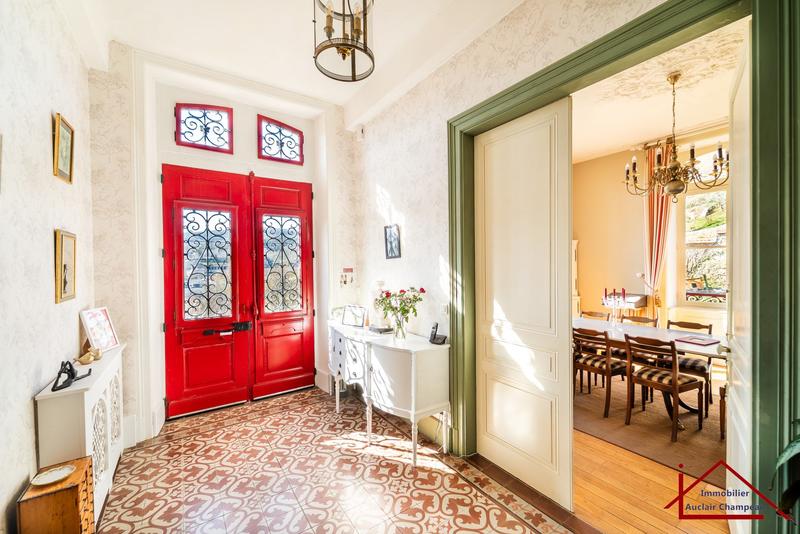 Maison - 290 m² - 8 pièces