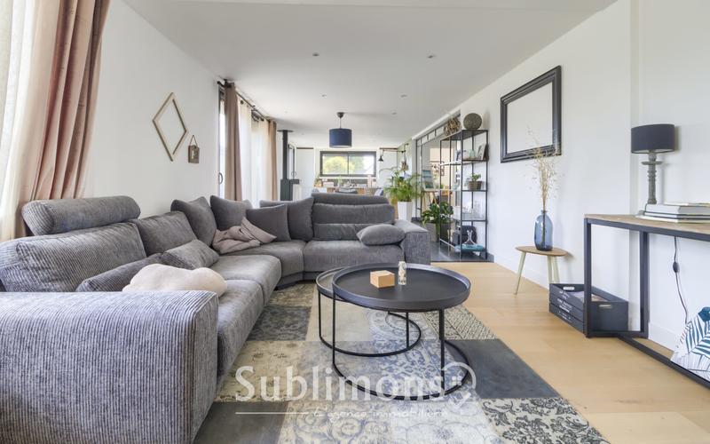 Maison - 235 m² - 9 pièces