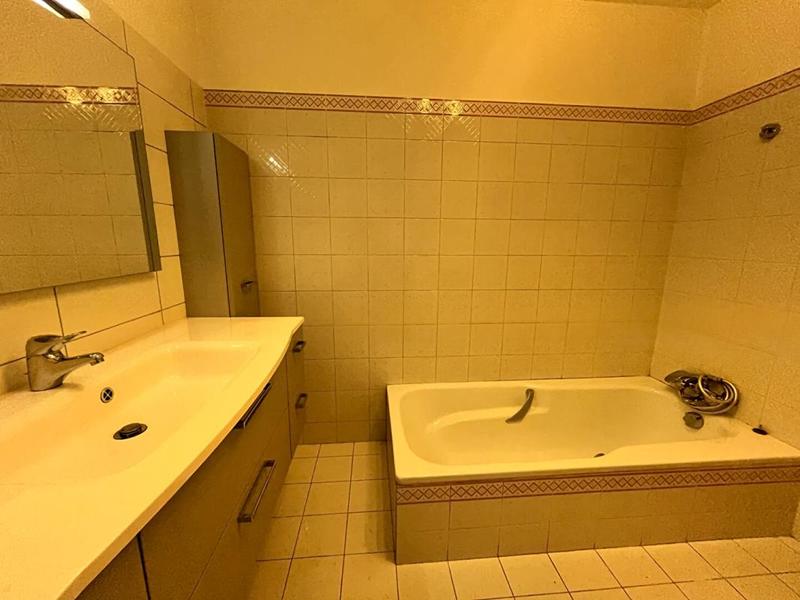 Maison - 220 m² - 10 pièces