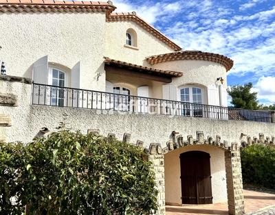 Maison - 210 m² - 7 pièces