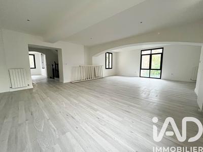 Maison - 202 m² - 6 pièces