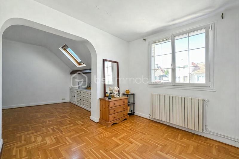 Maison - 219 m² - 8 pièces