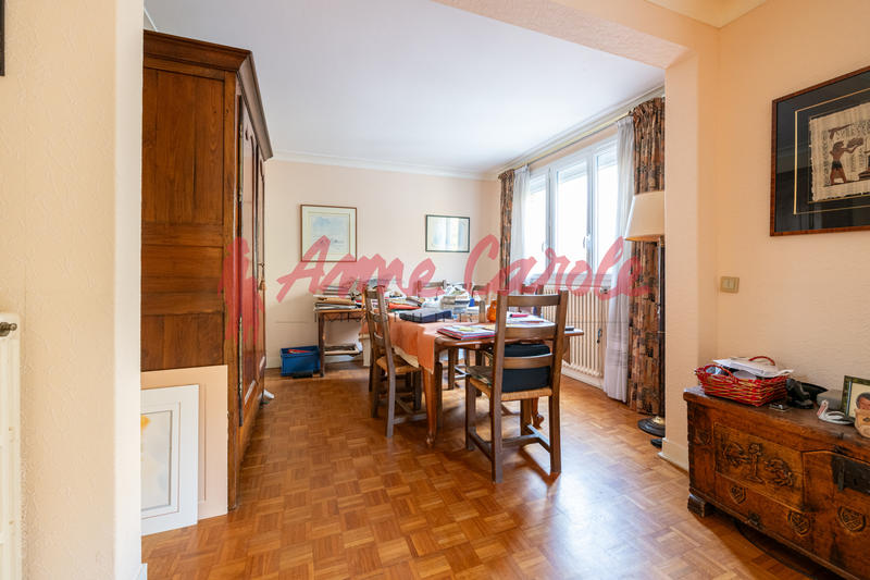 Maison - 200 m² - 6 pièces