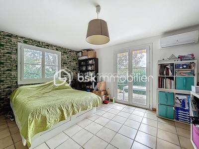 Maison - 230 m² - 9 pièces