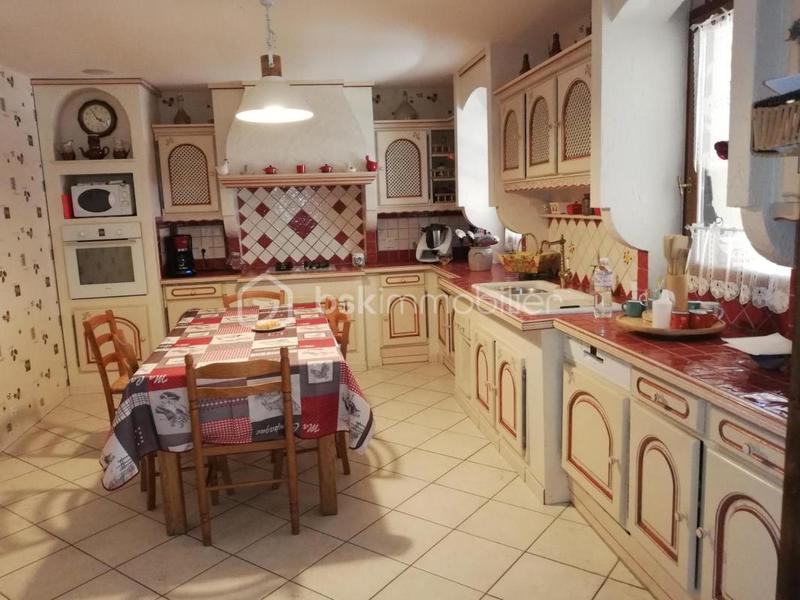 Propriété - 240 m² - 11 pièces