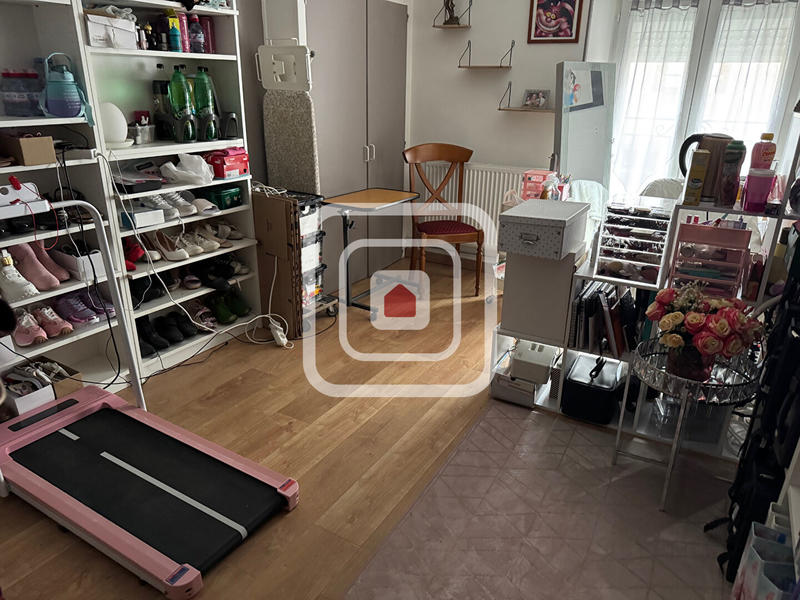 Maison - 218 m² - 10 pièces