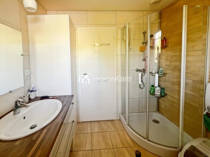 Maison - 180 m² - 7 pièces