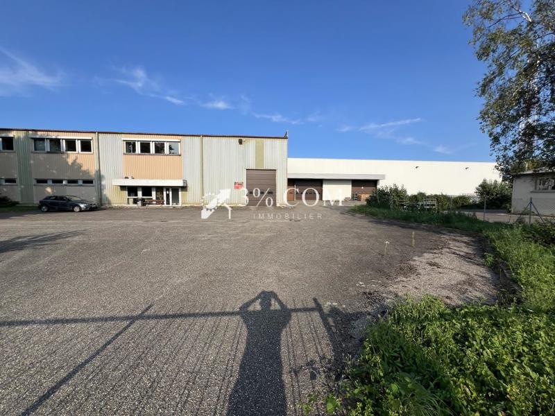 Entrepôt - 3 860 m²