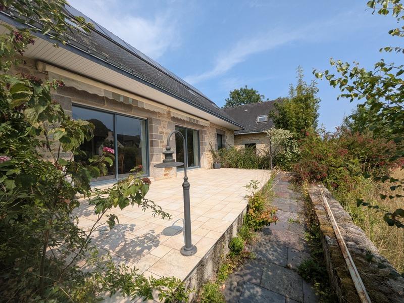 Propriété - 230 m² - 10 pièces