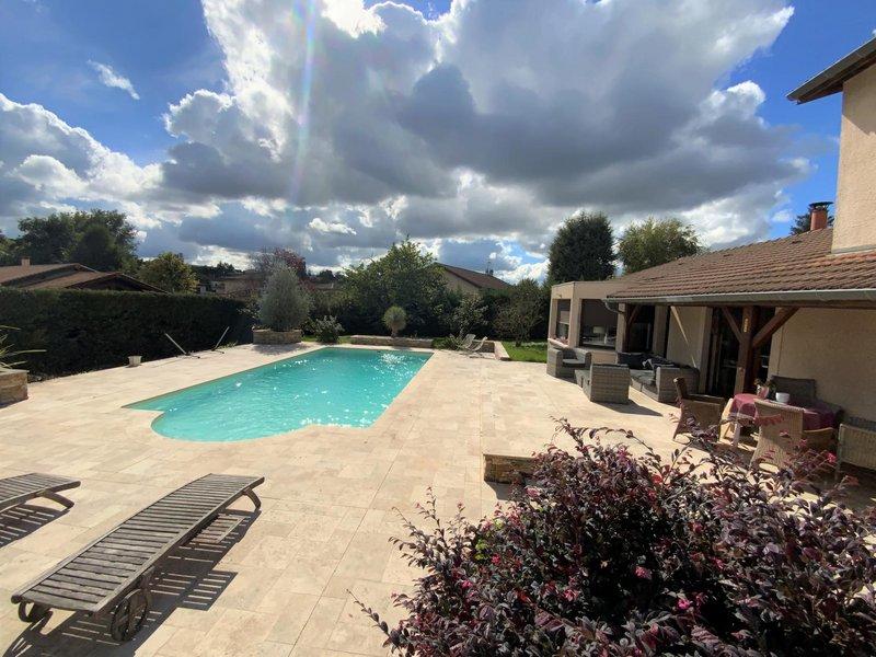 Maison - 225 m² - 7 pièces