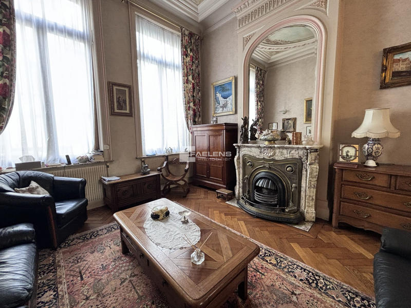 Maison - 253 m² - 8 pièces