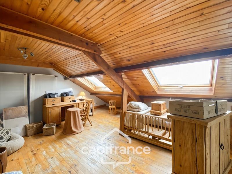 Maison - 223 m² - 8 pièces