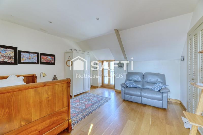 Maison - 212 m² - 8 pièces