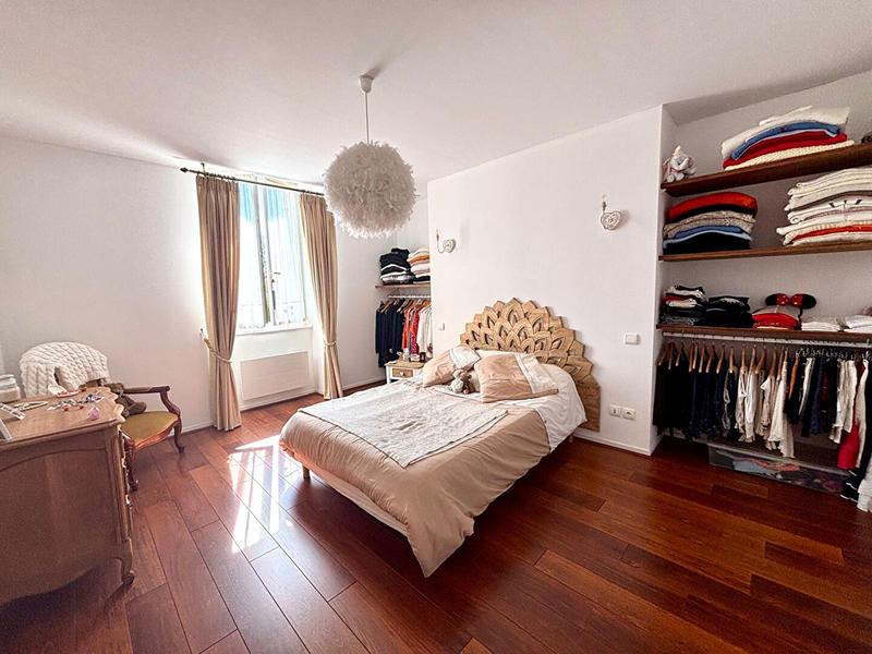 Maison - 212 m² - 8 pièces