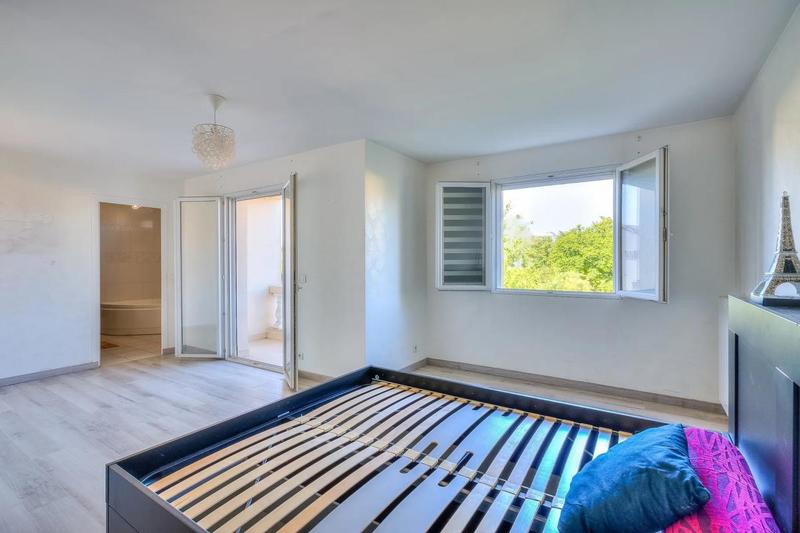 Maison - 223 m² - 8 pièces