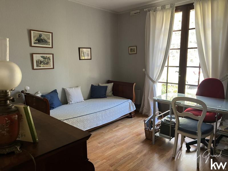 Maison - 201 m² - 7 pièces