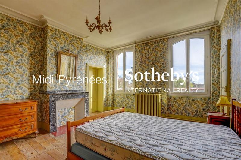 Maison - 232 m² - 6 pièces