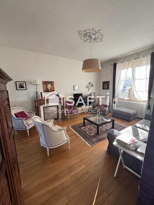 Maison - 220 m² - 9 pièces