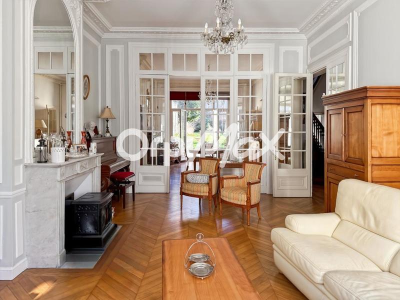 Maison - 350 m² - 11 pièces