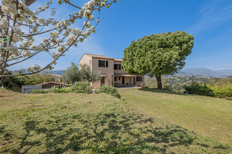 Maison - 181 m² - 8 pièces