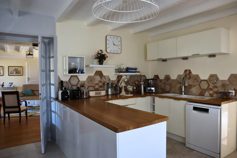 Maison - 255 m² - 9 pièces