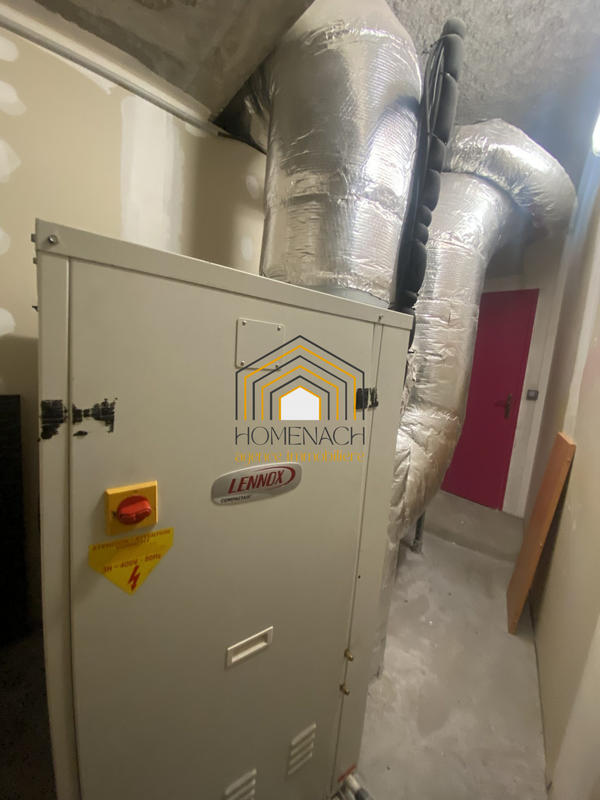 Local d'activités - 244 m²