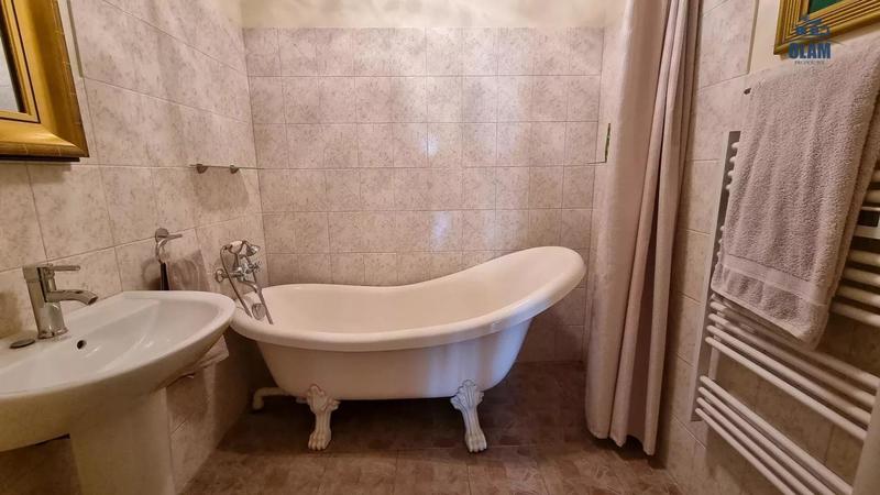 Maison - 377 m² - 12 pièces