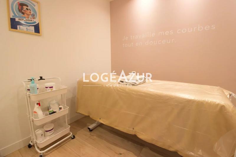 Local commercial - 228 m² - 6 pièces