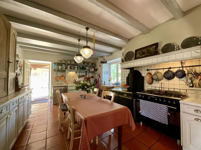 Maison - 300 m² - 9 pièces