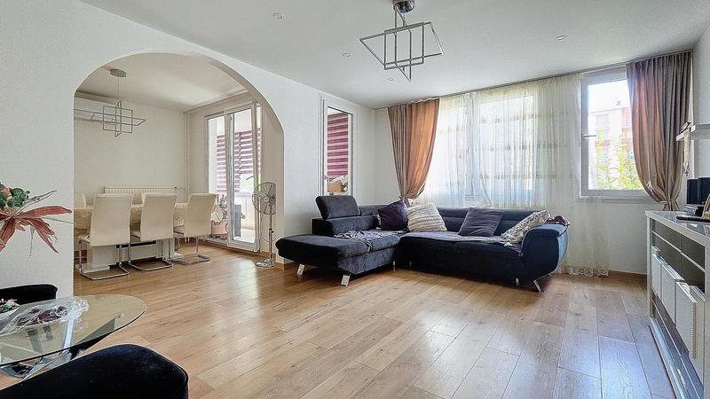 Appartement - 95 m² - 5 pièces